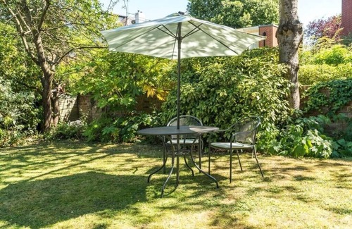 South Hampstead Condo | Fantastic 3 Bedroom Flat West Hampstead