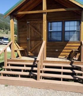 West Yellowstone House | Fantastic Cabin with Fire Pit Close to West Yellowstone, Montana