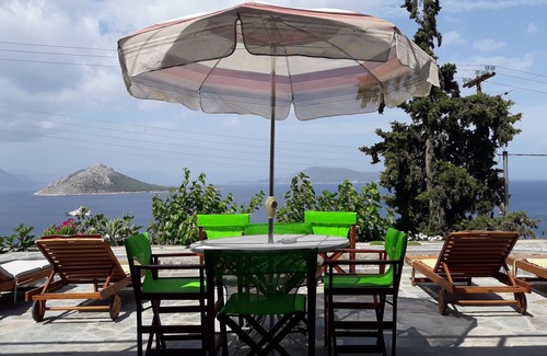 Kontos Cottage | Fantastic House with a Wonderful View of the Sea