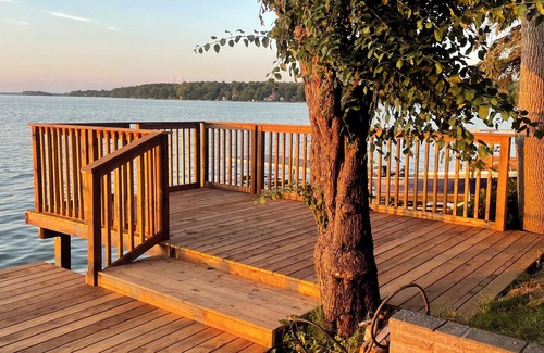 Scugog Cottage | Fantastic Lake Views and Gorgeous Sunsets All year round