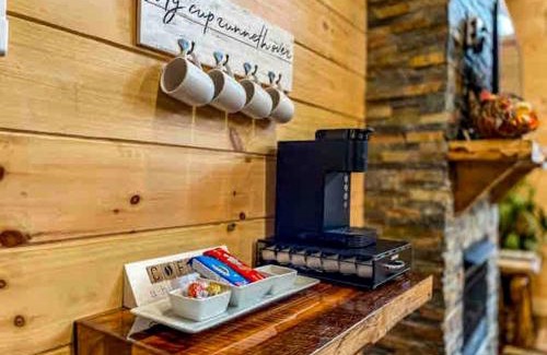 Mannsville House | Fantastic Secluded Cabin with Fire Pit and Hot-tub in Campbellsville, Kentucky