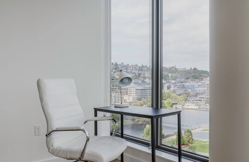 South Lake Union Apartment | Fantastic SLU 2BR w/Gym, Media Room, W/D & Rofotop, by Blueground