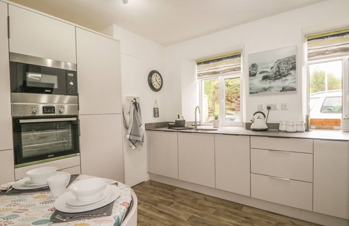 Foyers Cottage | FAODAIL GLENLIA, pet friendly, with open fire in Foyers