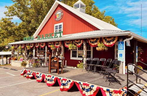 Alto Pass House | Farm Cottage Experience at Rendleman Orchards