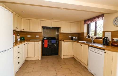 West Heslerton House | FARM COTTAGE, pet friendly, character holiday cottage in Rillington