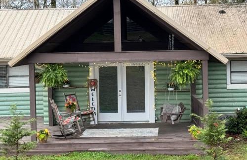 LaFayette House | Farm Experience in a Beautiful Log Cabin