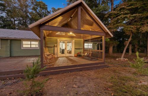 LaFayette House | Farm Experience in a Beautiful Log Cabin