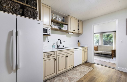 Alva House | Farm-ish Getaway 2-bedroom house in tranquil Alva surrounded by nature!