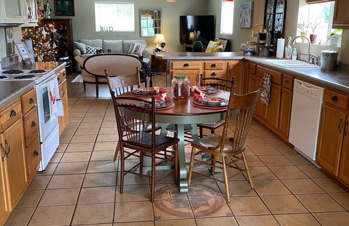 Clinton House | Farm Stay Guest House Experience