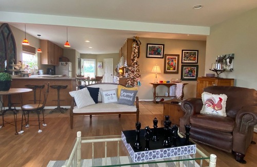 Clinton House | Farm Stay Guest House Experience