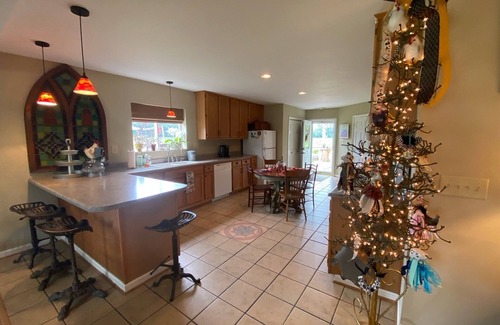 Clinton House | Farm Stay Guest House Experience