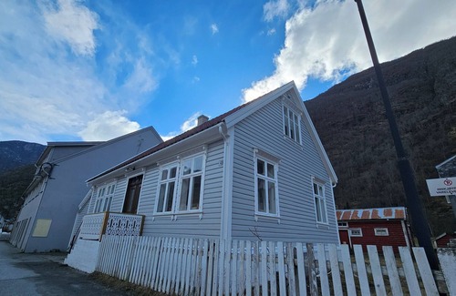 Laerdal House | Farm stay in central Lærdalsøyri