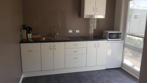 Nichols Point House | Farmhouse ∙ 1 bedroom ∙ 4 guests