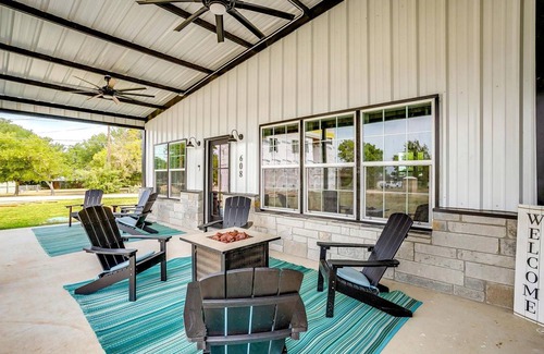 Lake Bridgeport House | Farmhouse ∙ 3 bedrooms ∙ 7 guests