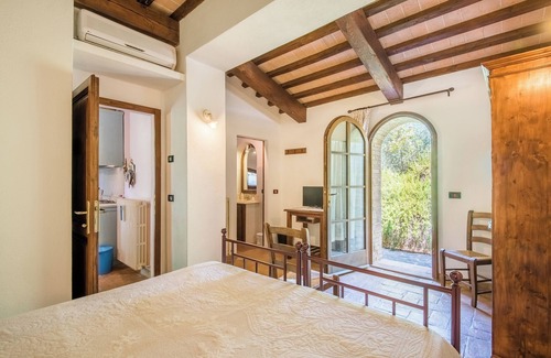 Montalcino Other | Farmhouse 'Glicine Podere Giardino' with Shared Pool, Wi-Fi and Air Conditioning