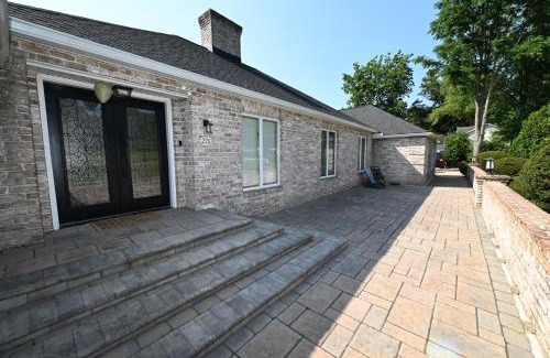 Ono House | Farmhouse in Hershey