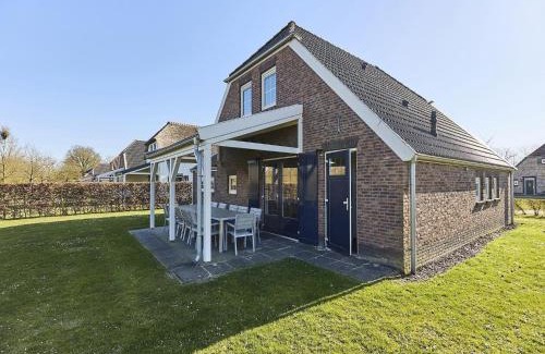 Roggel Villa | Farmhouse in Limburg near Maasplassen