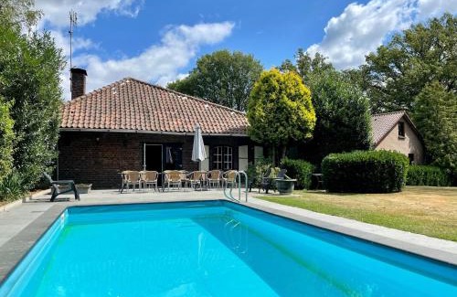 Sint Joost House | Farmhouse in Sint Joost with Pool & BBQ, cleaning included