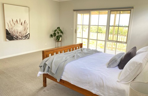 Hastings Other | Farmhouse in the heart of wine country with sea views and 10 mins to the beach