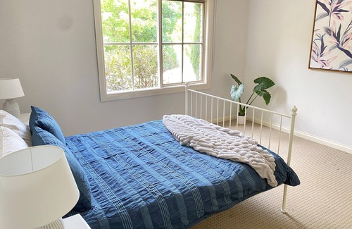 Hastings Other | Farmhouse in the heart of wine country with sea views and 10 mins to the beach