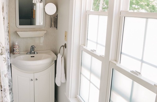 Canning Bed & Breakfast | Farmhouse Inn B&B