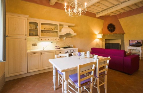 Castiglion Fibocchi Apartment | Farmhouse San Pietro apartment Violetta