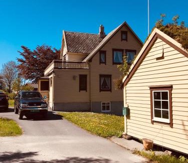 Moltustranda House | Farmhouse on the west coast of Norway
