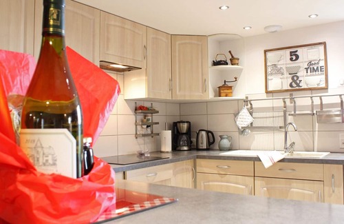 Cindre Cottage | Farmhouse Retreat with Modern Comforts, Sleeps 8, Near Vichy and The PAL Amusement Park