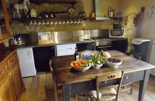 Lisciano Niccone House | Farmhouse with Pool in a Village in Umbria Perfect for Groups and Families