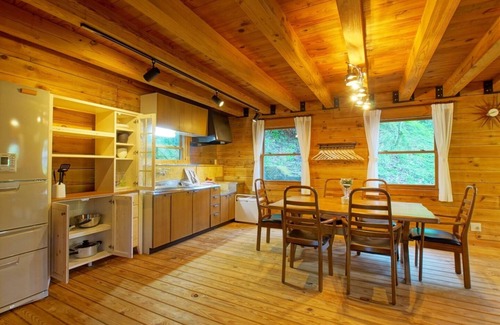 Ito House | Fashionable charming log house standing /Ito Shizuoka