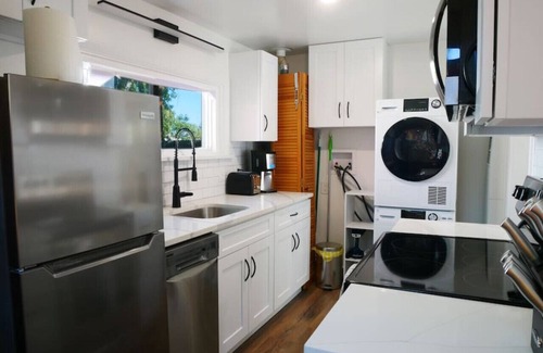 Arvada House | ⍋ Fast Wi-Fi ⍋ Workspace ⍋ King Bed