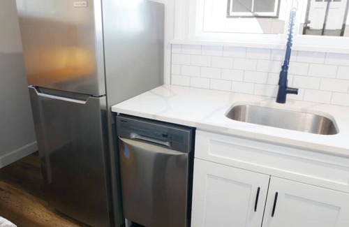 Arvada House | ⍋ Fast Wi-Fi ⍋ Workspace ⍋ King Bed