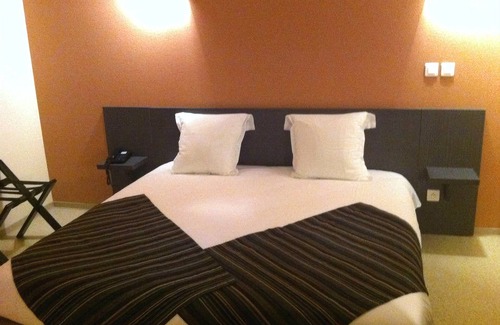 Dun-sur-Meuse Hotel | FASTHOTEL LE RALE DES GENETS - Un hôtel FH COLLECTION