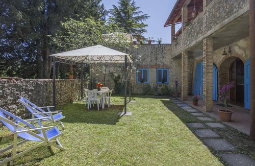Monteriggioni Apartment | Fattoria Petraglia - Loggiato by Interhome