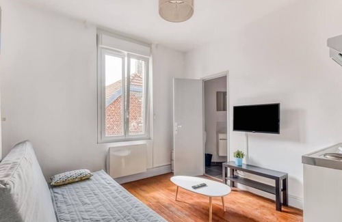 Saint-Quentin Apartment | Faubourg d'Isle 3 Cozy Studio near IUT station