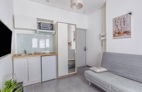 Saint-Quentin Apartment | Faubourg d'Isle 3 Cozy Studio near IUT station