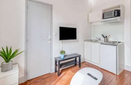 Saint-Quentin Apartment | Faubourg d'Isle 3 Cozy Studio near IUT station