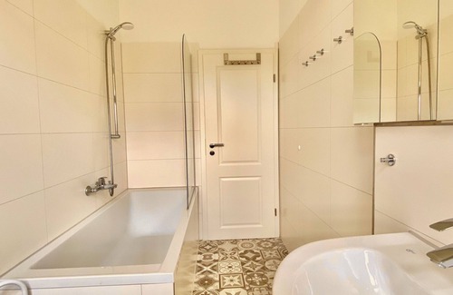 Stadtbezirk Nord Apartment | Favorit II apartment 92 QM 3 rooms 5 beds garden