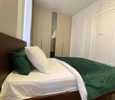 Yavory Apartment | FavoritApartments 2 кім Безкоштовна парковка Центр з балконом не далеко від ж д вокзалу Звітні документи