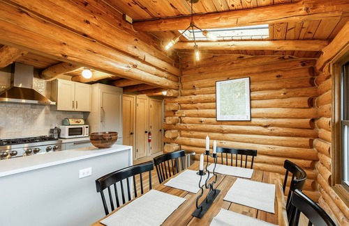 Phoenicia House | Fawn Hill Cabin: Cozy Log Cabin in Phoenicia