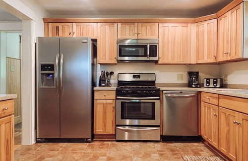 Williamsport House | Faxon Family Craftsman 3-bedroom house in Williamsport with AC, WiFi