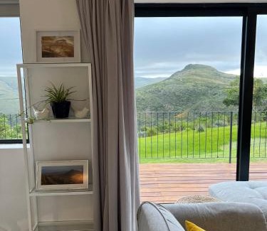 Grahamstown House | Featherstone View Cottage