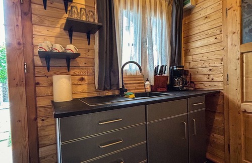 Baile Herculane Cabin | Featuring mountain views, this lodge features a garden, grill, WiFi and parking.