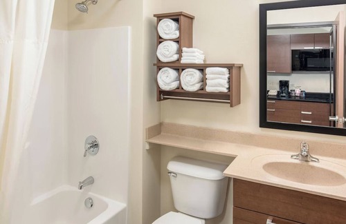 Rapid City Hotel | Feel at Home Near Dinosaur Park & WaTiki Waterpark! With Kitchen! Pets Allowed