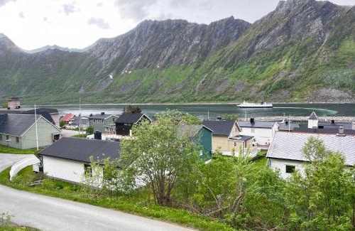 Torsken House | FeelSenja Gryllefjord Holiday House