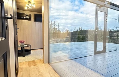 Nord-Aurdal Cabin | Fela Mirror Cabin - Scenic Glass Retreat at 1000 Meters in Valdres