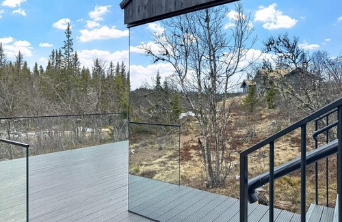 Nord-Aurdal Cabin | Fela Mirror Cabin - Scenic Glass Retreat at 1000 Meters in Valdres