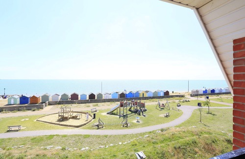Felixstowe House | Felsto Beach - Three Bedroom House, Sleeps 6