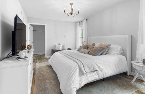 West Newton House | Fenced Backyard｜High-Speed Wi-Fi｜Quiet Work Suite #42051