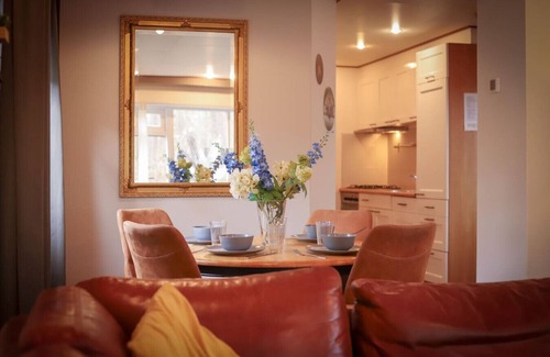 Municipality of Elburg Ski Chalet | Fenced garden | Covered porch | Free bikes